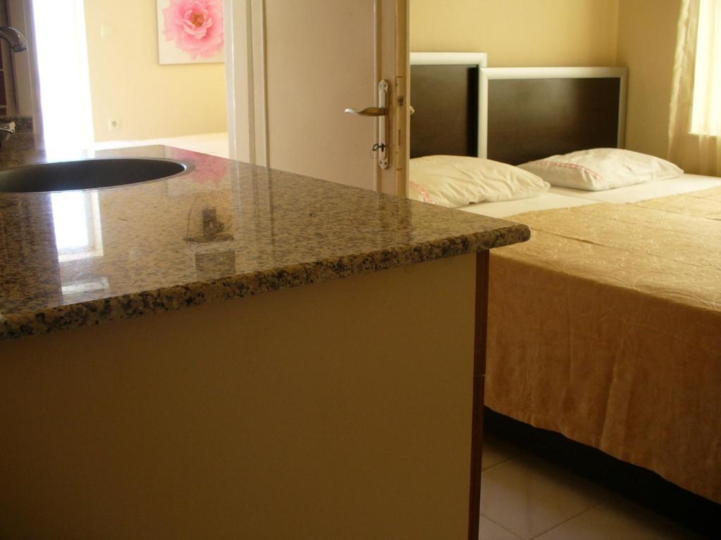 Kibar Apart Pansiyon Kusadası Exterior foto